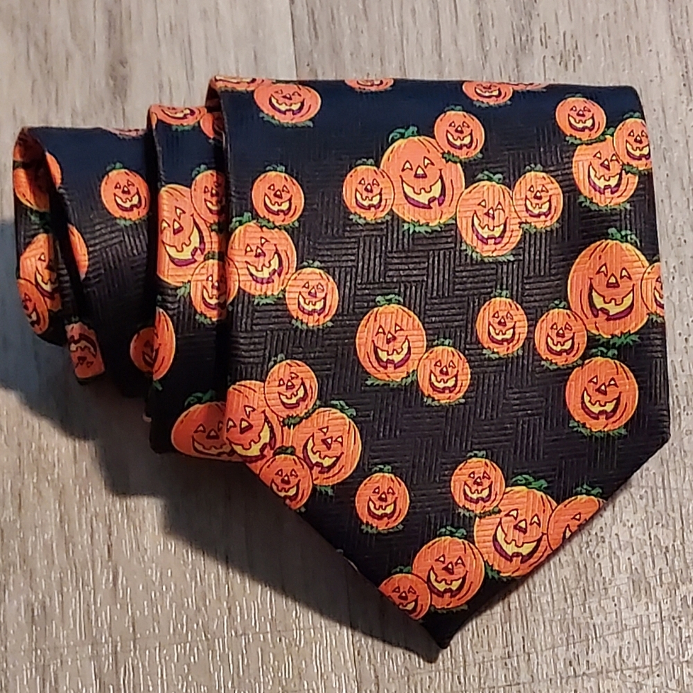 Halloween tie